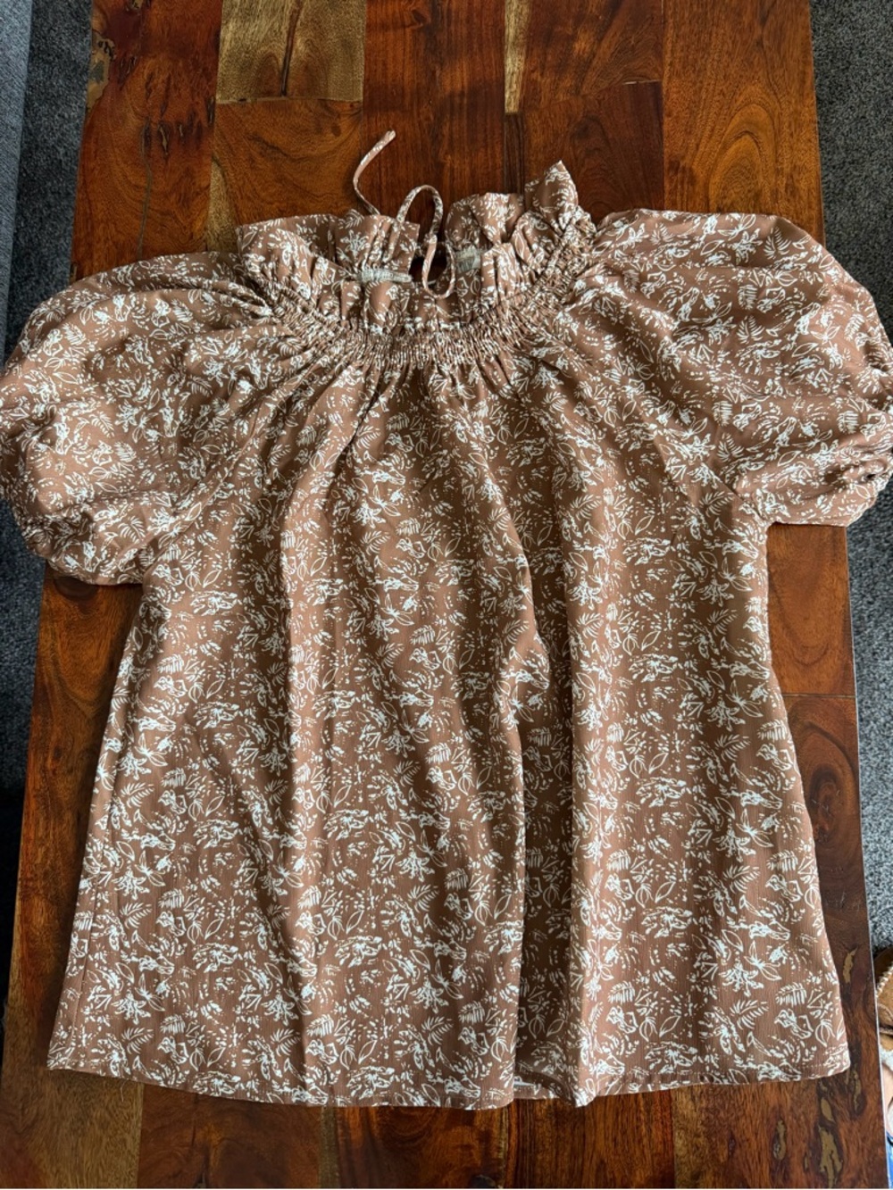 Smocked Neck Floral Puff-Sleeve Blouse - Brown